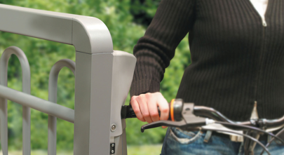 Gate safety rib